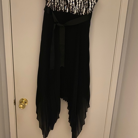 Black and silver sequin formal dress by frank lyman - Picture 2 of 4